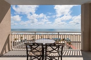 Holiday Inn Hotel & Suites