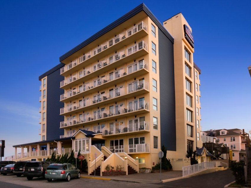Howard Johnson Plaza by Wyndham OC Oceanfront